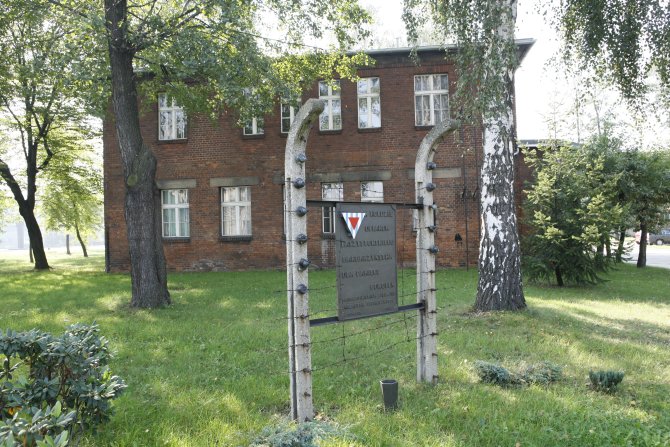 GLEIWITZ III_commandantur and memorial.jpg